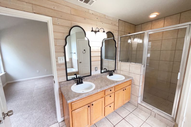 Photo 15 of 22 of 130 Log Cabin Way, Poteet, TX