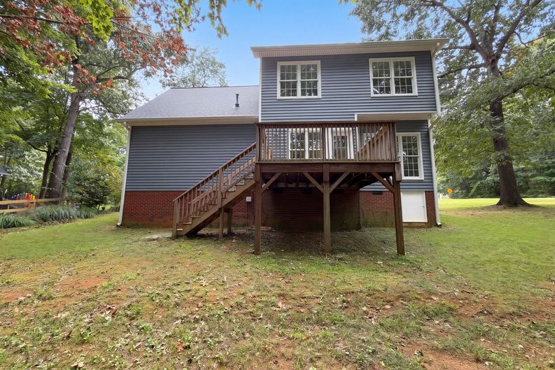 Photo 5 of 25 of 614 Lafayette Dr, Hillsborough, NC