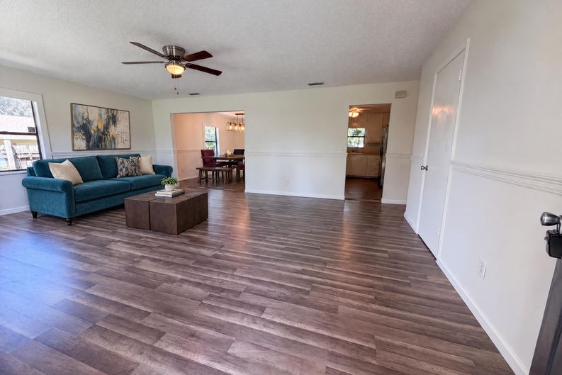Photo 3 of 24 of 7023 Shindler Dr, Jacksonville, FL