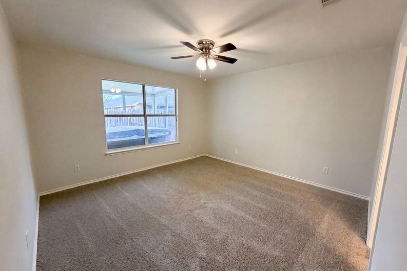 Photo 4 of 30 of 2026 Cardinal Ln, Lewisville, TX