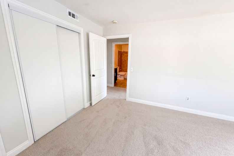 Photo 11 of 18 of 16515 Rosemary Dr, Fontana, CA
