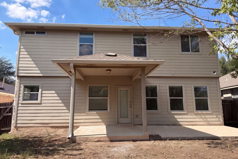 Photo 5 of 36 of 12016 Timber Heights Dr, Austin, TX