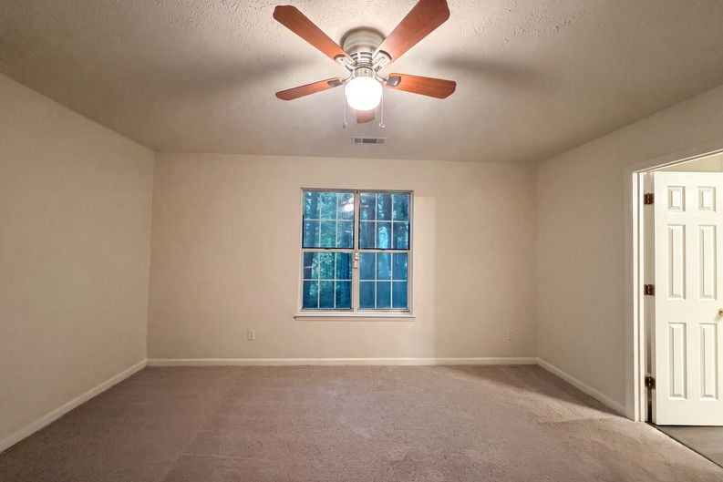 Photo 4 of 29 of 4320 Southvale Dr, Decatur, GA