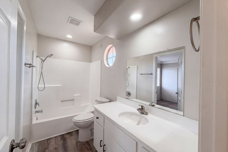 Photo 18 of 22 of 39676 Ridgedale Dr, Murrieta, CA