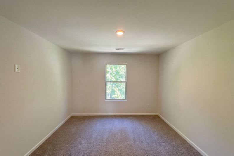 Photo 14 of 21 of 672 Mill Creek Trl, Jonesboro, GA