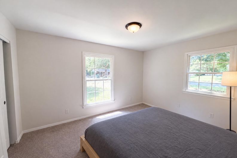Photo 13 of 21 of 728 Milan Rd E, Charlotte, NC