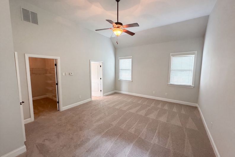 Photo 4 of 27 of 212 Westwind Dr, Newnan, GA
