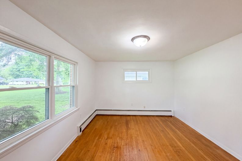 Photo 9 of 21 of 36700 Lakeland Dr, Avon, OH