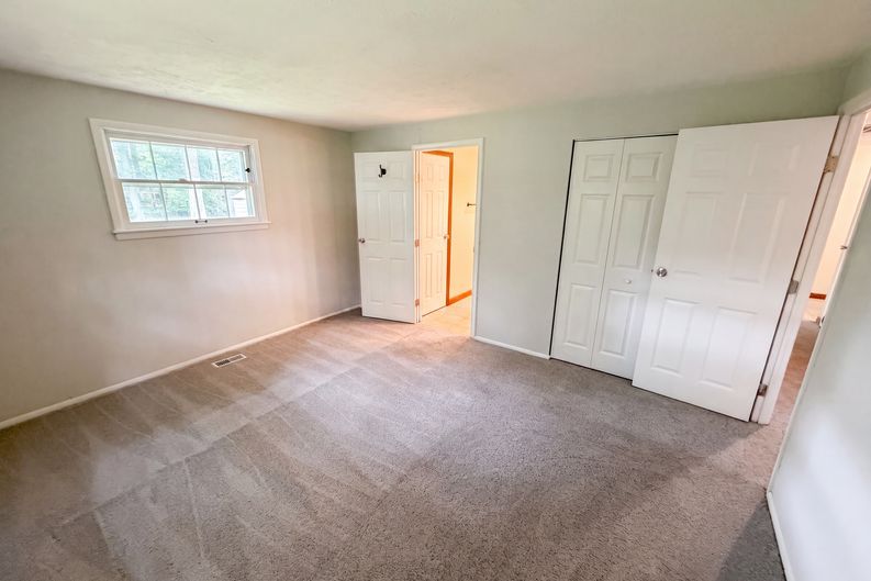 Photo 15 of 23 of 1537 W 74th Pl, Indianapolis, IN