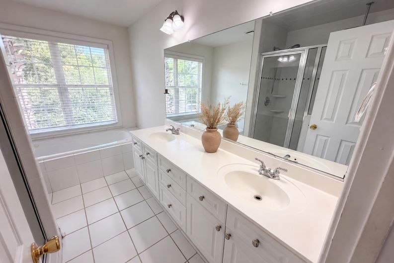 Photo 17 of 21 of 4933 Lake Palmetto Ln, North Charleston, SC