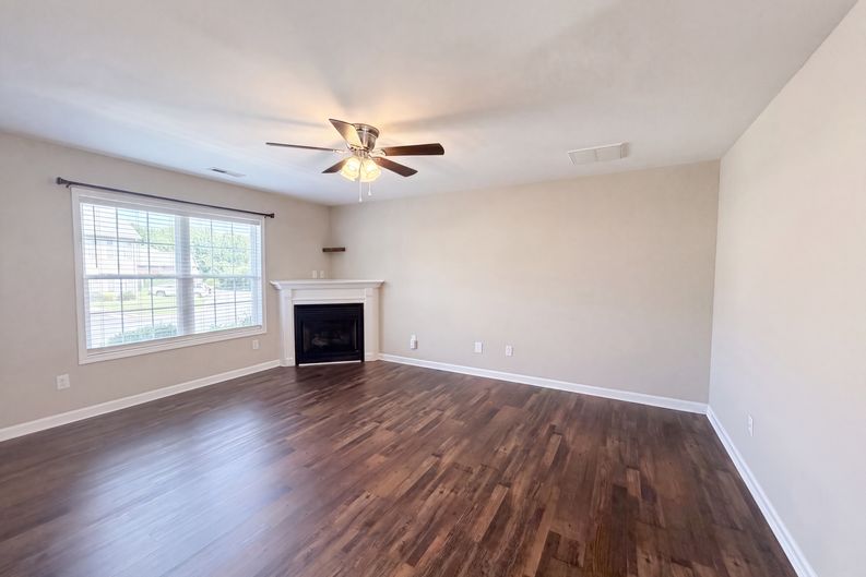 Photo 3 of 18 of 4207 Bentley Dr, Randleman, NC