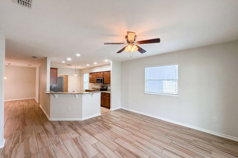 Photo 7 of 24 of 1048 Bethpage Rd, Auburndale, FL