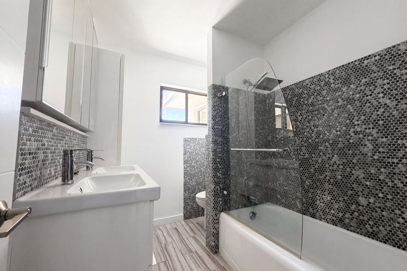 Photo 11 of 17 of 1717 NE 20th Ave, Fort Lauderdale, FL