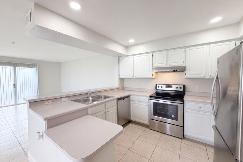 Photo 3 of 34 of 13838 Fairway Island Dr, Orlando, FL