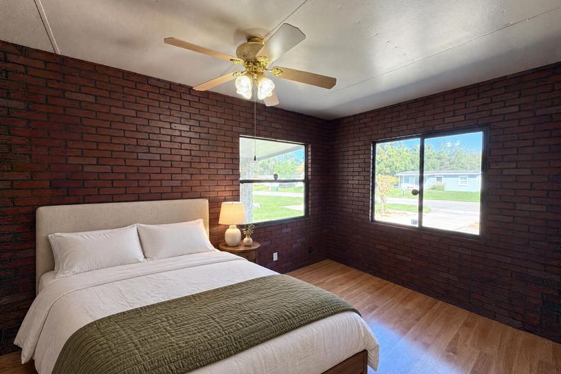 Photo 4 of 17 of 813 Halstead St, Deltona, FL