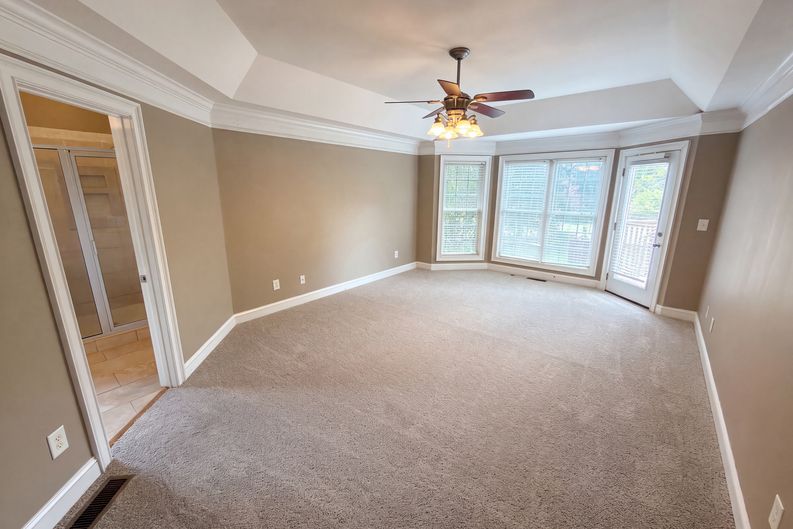 Photo 4 of 22 of 9721 Arlington Oaks Dr, Charlotte, NC