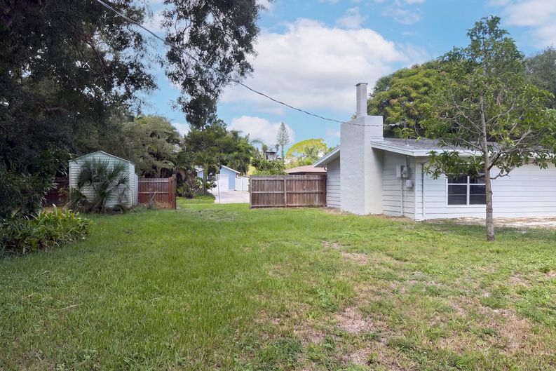 Photo 23 of 26 of 3010 Hatton St, Sarasota, FL