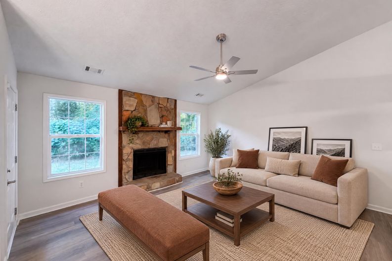 Photo 8 of 22 of 5857 Mistyview Dr, Rex, GA