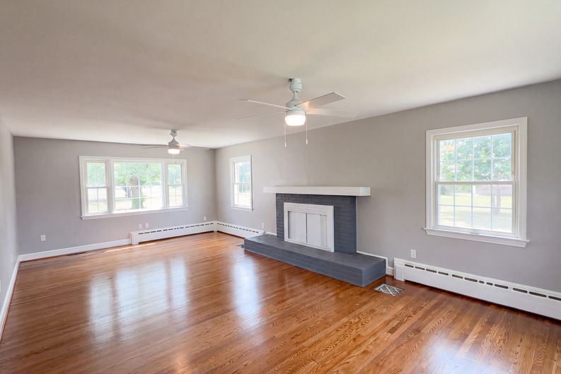 Photo 6 of 33 of 494 Walton St, Strasburg, VA