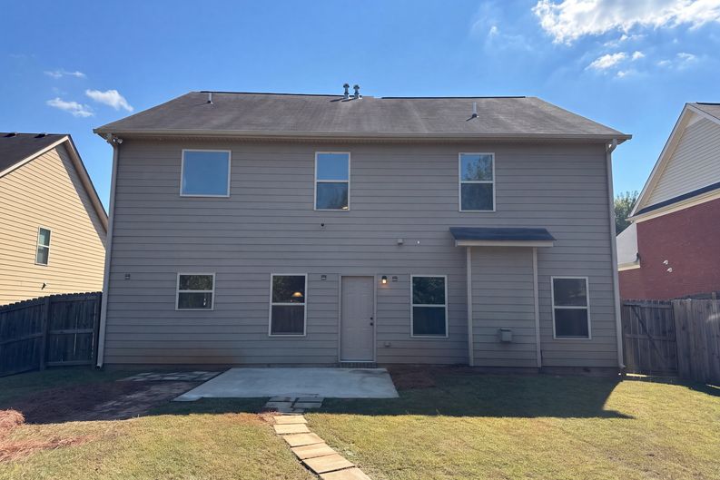 Photo 5 of 26 of 4025 Village Crossing Cir, Ellenwood, GA