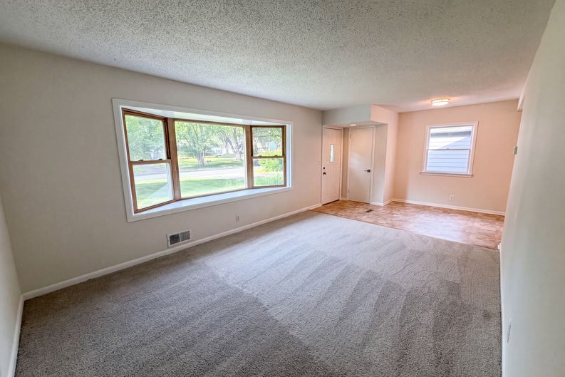 Photo 8 of 20 of 2128 Ronald Ave, White Bear Lake, MN