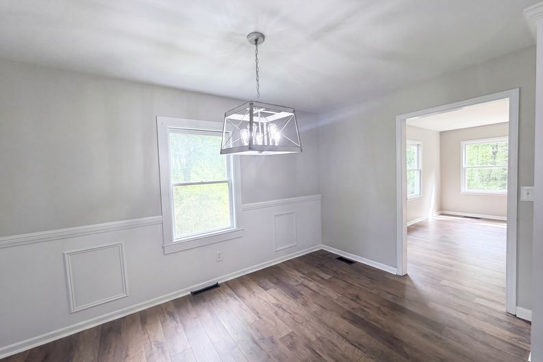 Photo 6 of 22 of 706 Crescent Dr, Cherryville, NC
