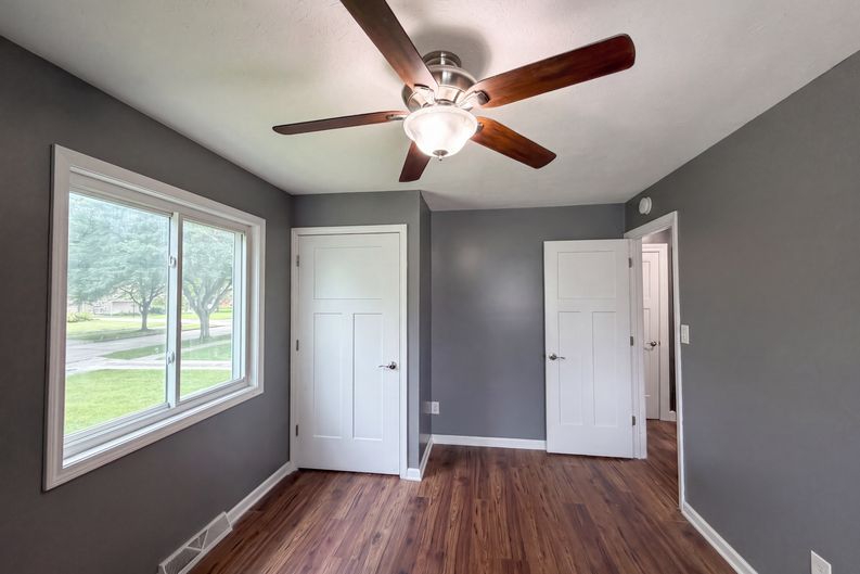 Photo 7 of 22 of 25142 Deerfield Dr, North Olmsted, OH