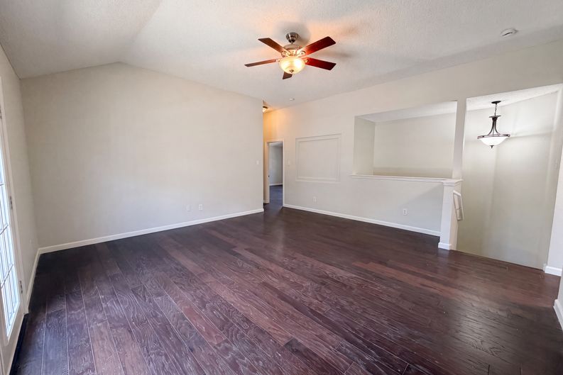 Photo 11 of 36 of 6878 Genevieve Dr, Fort Worth, TX