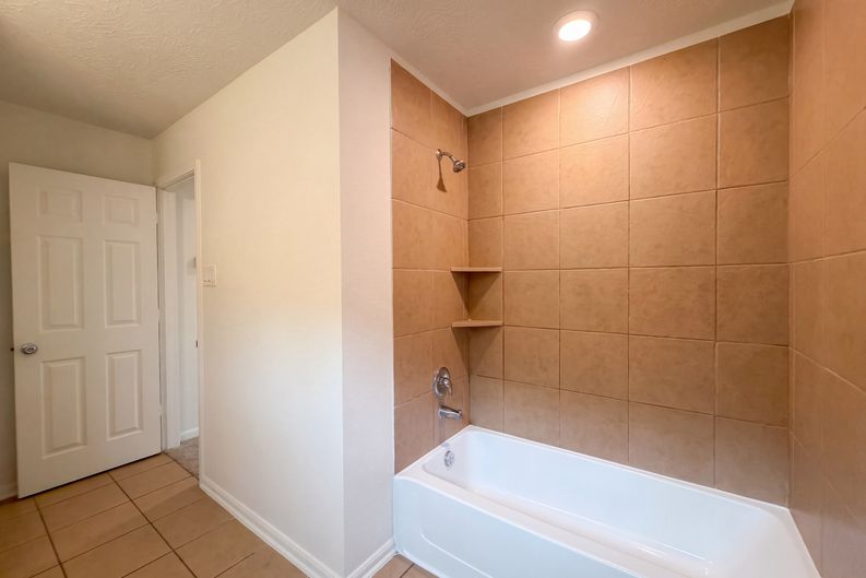 Photo 14 of 18 of 15835 Copper Oak Ln, Houston, TX