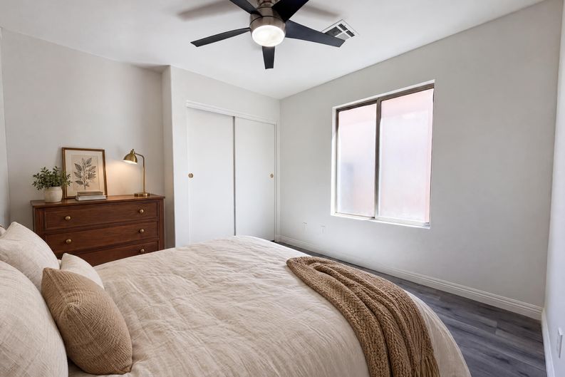 Photo 4 of 17 of 4818 Lone Grove Dr, Las Vegas, NV