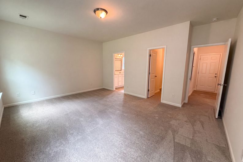 Photo 4 of 28 of 407 Westmoreland Rd, Columbia, SC