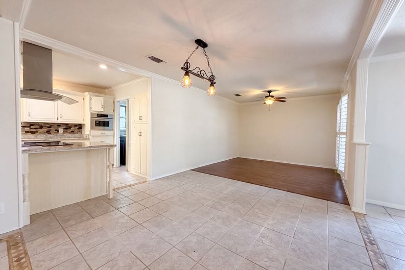 Photo 6 of 21 of 326 De Soto Dr, Universal City, TX