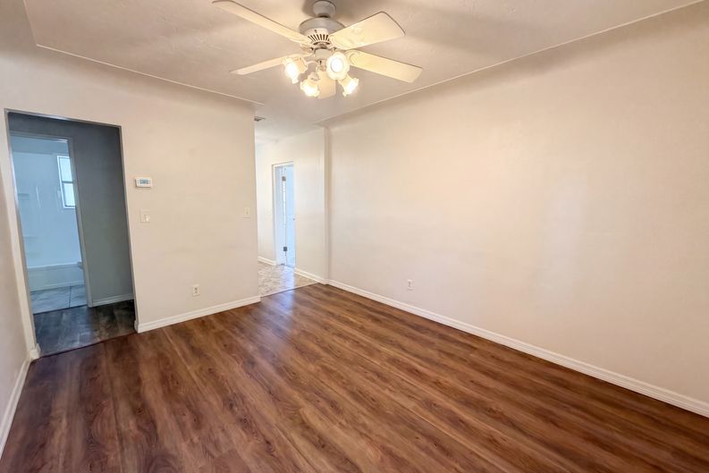 Photo 3 of 18 of 2235 45th Ave N, Saint Petersburg, FL
