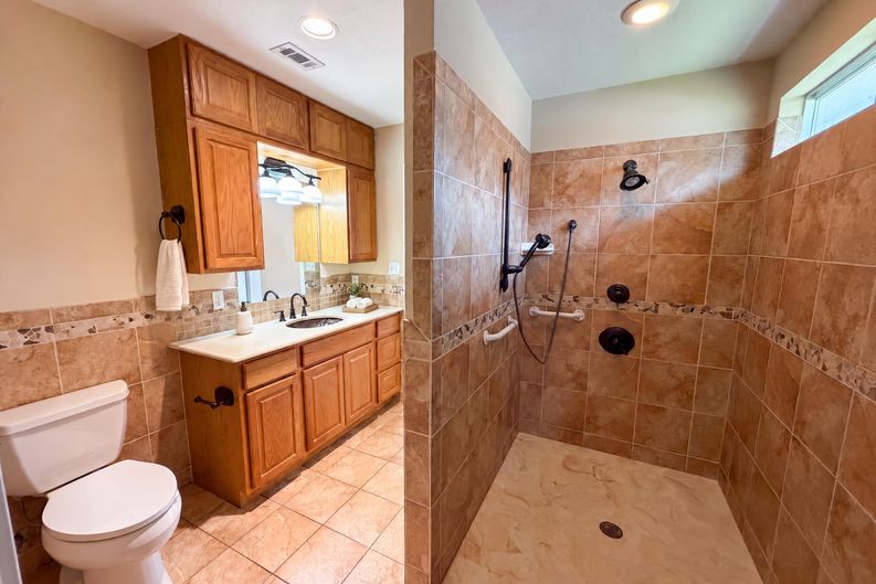 Photo 8 of 16 of 507 Decker Dr, Hutto, TX