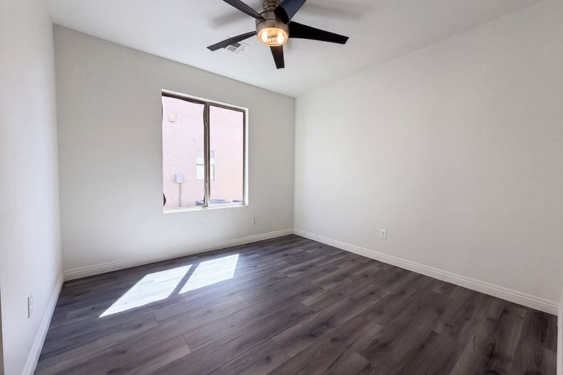 Photo 9 of 17 of 4818 Lone Grove Dr, Las Vegas, NV