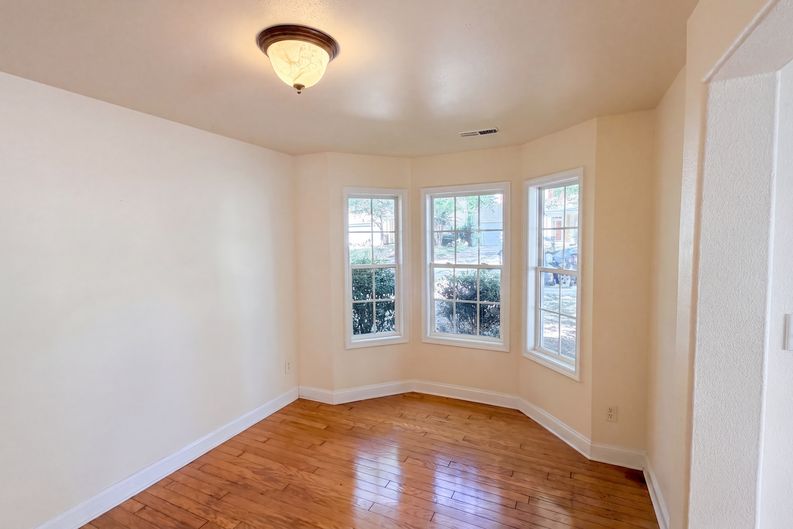 Photo 9 of 23 of 1750 Wilburn Park Ln NW, Charlotte, NC