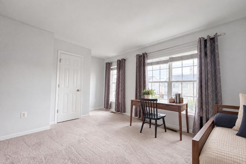 Photo 4 of 25 of 15613 John Diskin Cir, Woodbridge, VA