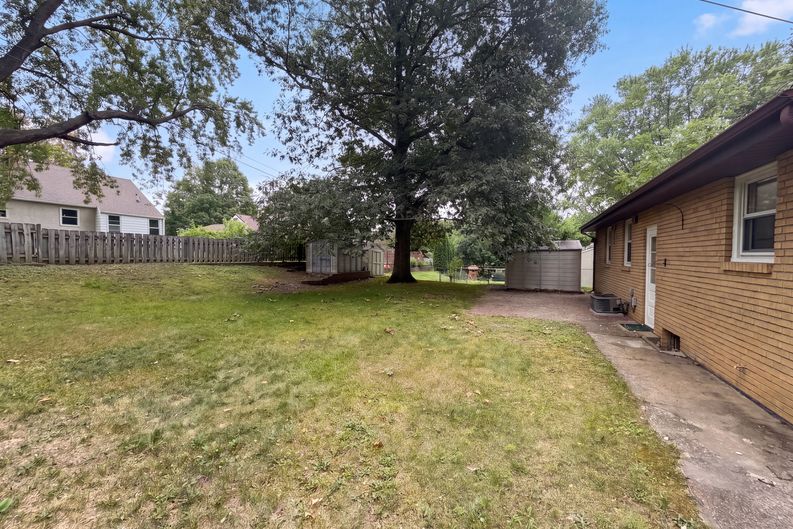 Photo 19 of 22 of 2804 Churchill St, Roseville, MN