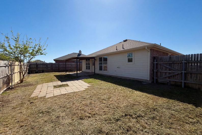 Photo 18 of 19 of 105 Kings Way Dr, Rhome, TX