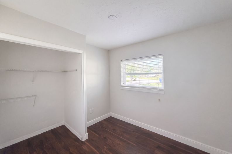 Photo 12 of 21 of 10806 W Elbow Dr, Tampa, FL