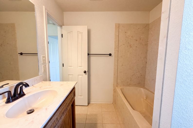 Photo 10 of 17 of 5415 Foxhill Rd, Temple, TX
