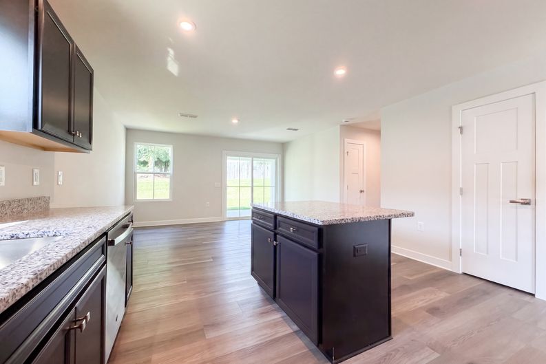 Photo 4 of 18 of 8680 Kenridge Ln, Fuquay Varina, NC