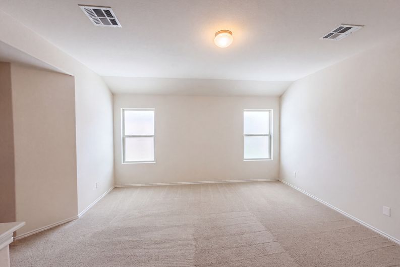 Photo 8 of 18 of 276 Circle Way, Jarrell, TX