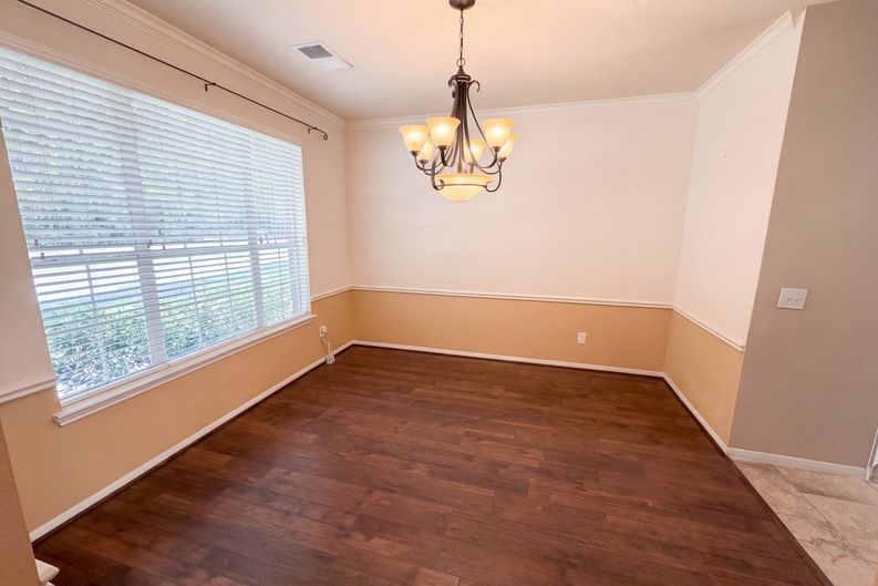 Photo 9 of 25 of 19401 Atasca Oaks Dr, Humble, TX