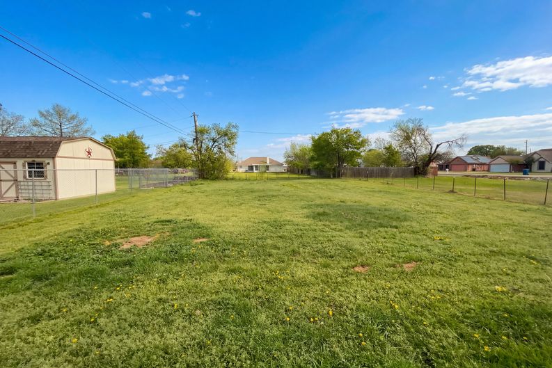 Photo 6 of 17 of 602 Torero Dr, Oak Point, TX