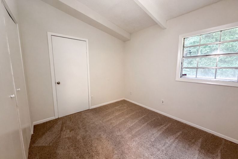 Photo 4 of 22 of 1034 NE 31st Ave, Gainesville, FL