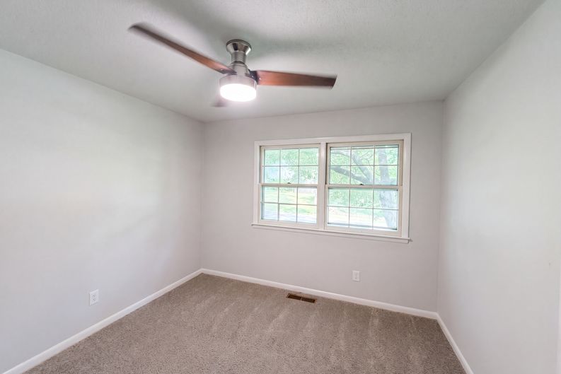 Photo 6 of 19 of 917 Hillview Dr, Cary, NC