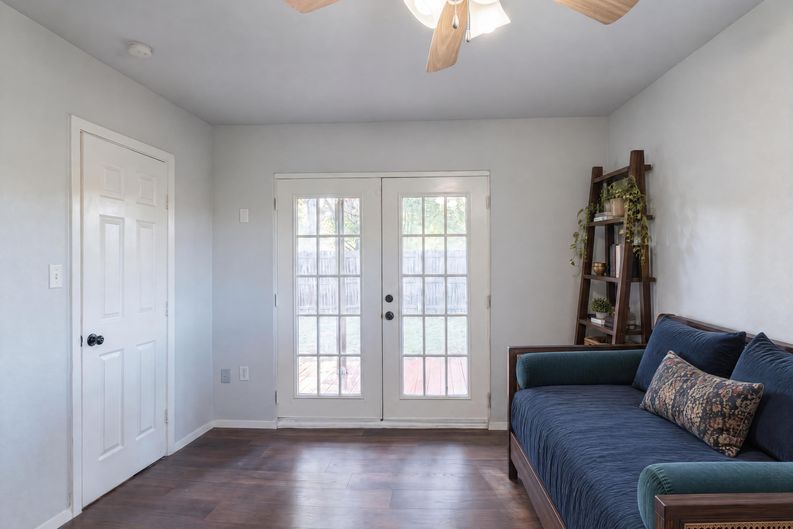 Photo 7 of 17 of 4526 S Horseshoe Trl, The Colony, TX