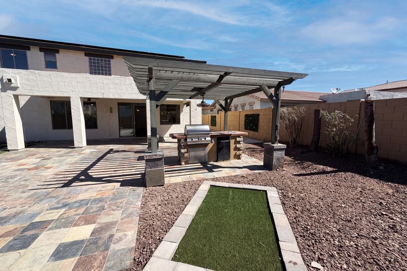 Photo 33 of 35 of 17645 W Hale Bopp Dr, Goodyear, AZ