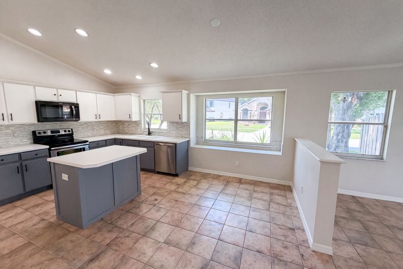 Photo 6 of 34 of 701 Magnolia Creek Cir, Orlando, FL